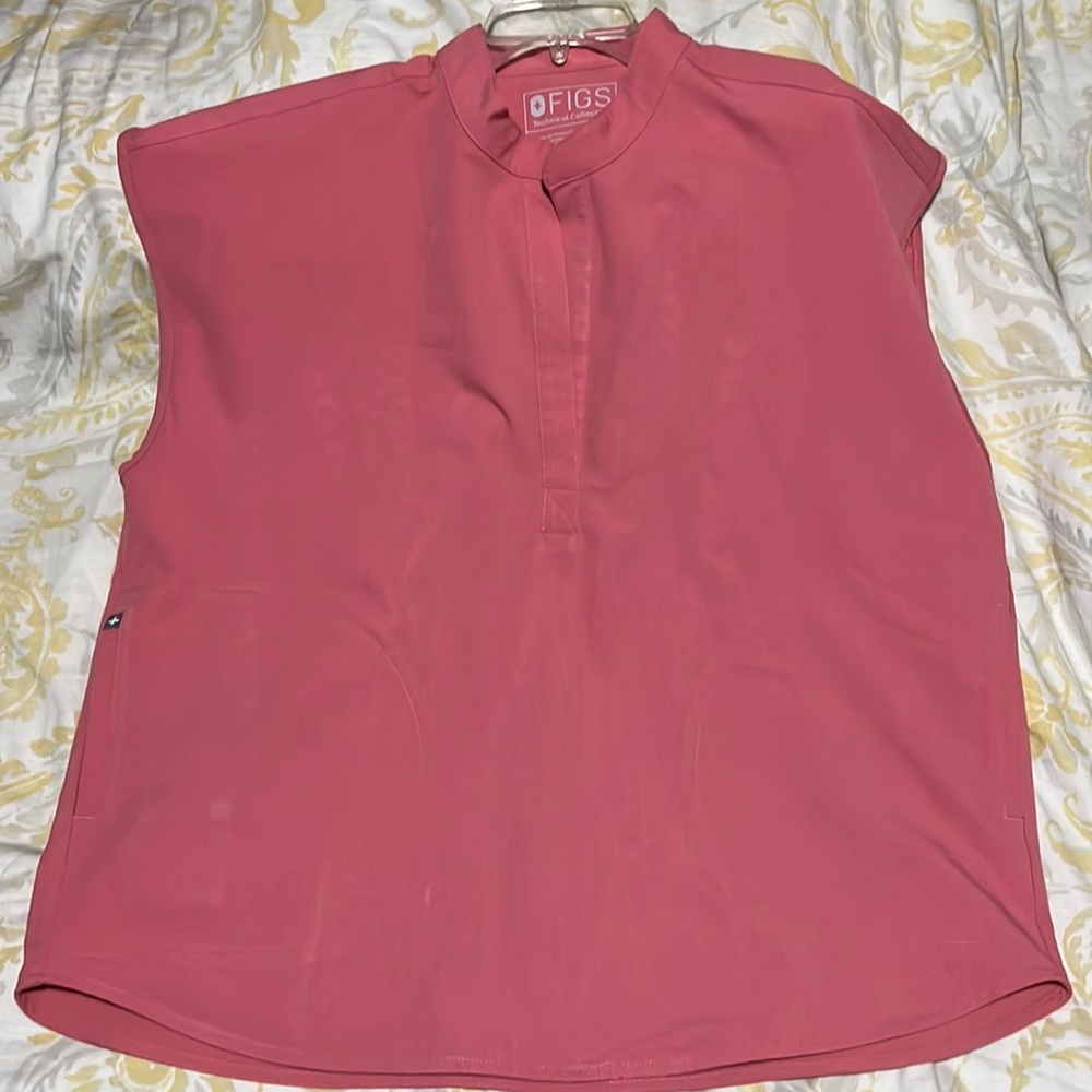 Figs scrub top